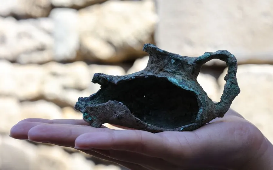 Anatomie d'une fibule : petit objet, grande histoire